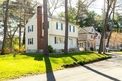 2 Marigold Ave, Wellesley, MA, 02482-1010 | Card Image