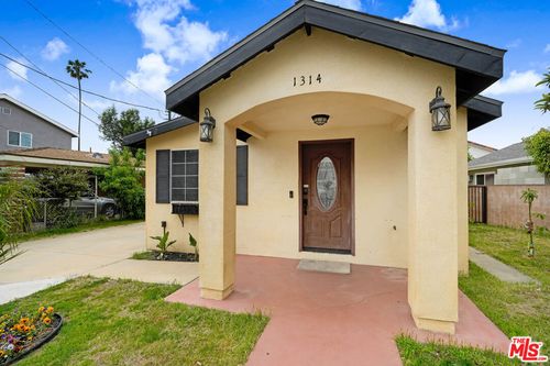 1314 Omelveny Ave, San Fernando, CA, 91340-4200 | Card Image