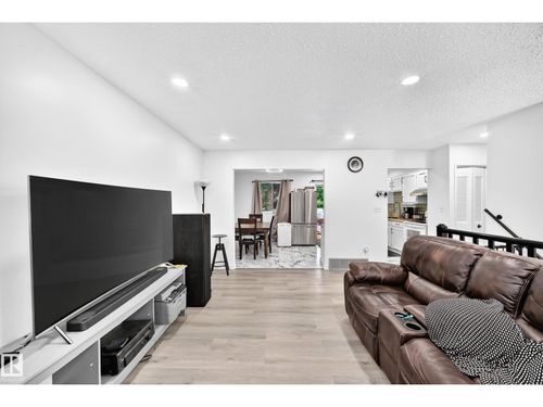14240 23 St Nw, Edmonton, AB, T5Y1E8 | Card Image