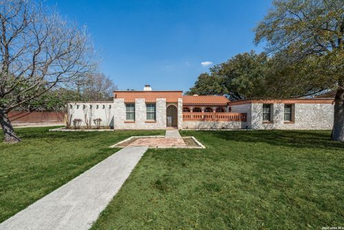 301 Wickford Way, Castle Hills, TX, 78213-3347 | Card Image