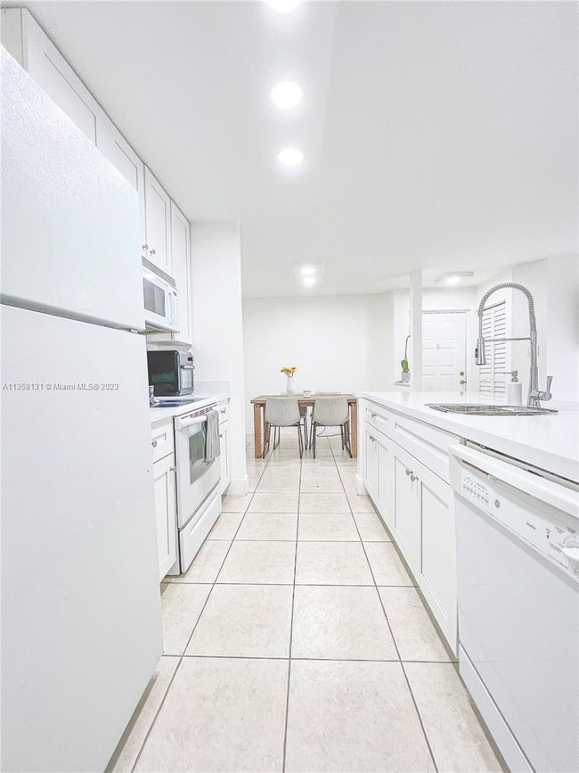 APT-203 - 10521 Sw 157 Th Pl, Condo with 1 bedrooms, 1 bathrooms and null parking in Miami FL | Image 6