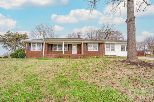 2926 Lake Dr, Shelby, NC, 28152-7526 | Card Image