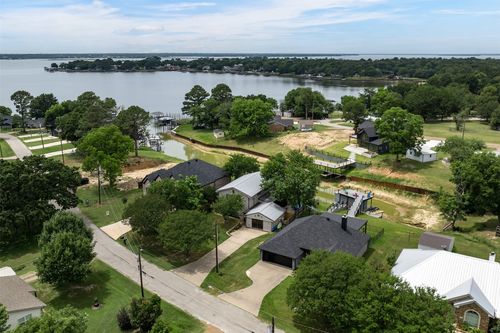 243 Autumn Wood Trl, Gun Barrel City, TX, 75156-4221 | Card Image