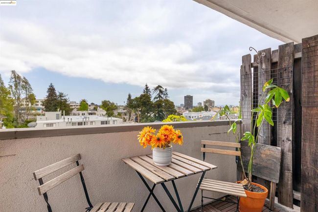 APT-209 - 360 Vernon St, Condo with 2 bedrooms, 1 bathrooms and 1 parking in Oakland CA | Image 14