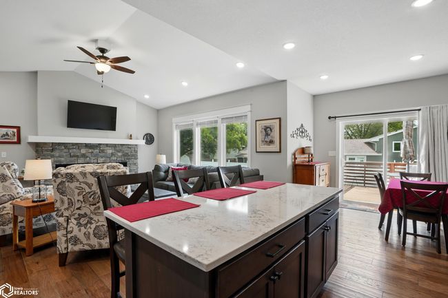 1015 E Adams St, Home with 2 bedrooms, 2 bathrooms and null parking in Washington IA | Image 8