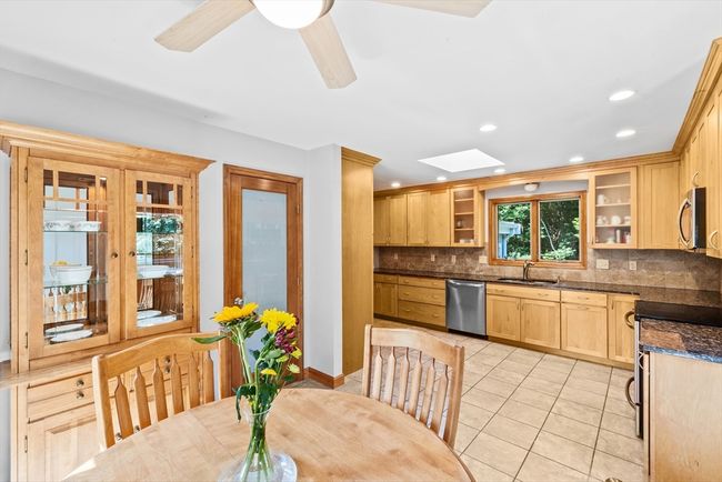 11 Walnut St, House other with 3 bedrooms, 3 bathrooms and 6 parking in Assonet MA | Image 8