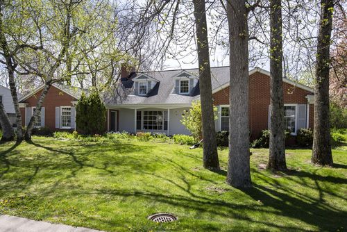 127 E Fox Dale Road, Glendale, WI, 53217 | Card Image