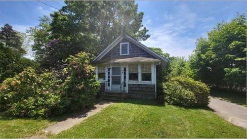 8 Walker Ave, East Quogue, NY, 11942-4308 | Card Image