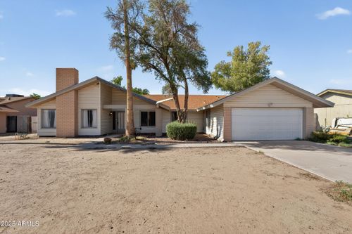 2432 W Saint Moritz Ln, Phoenix, AZ, 85023-5042 | Card Image