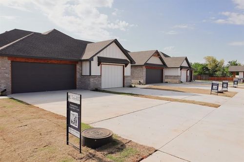 525 Wimbledon Rd, Edmond, OK, 73003-5892 | Card Image
