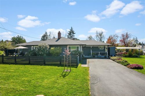 1709 Mcrae Ave, Saanich, BC, V8P1H9 | Card Image