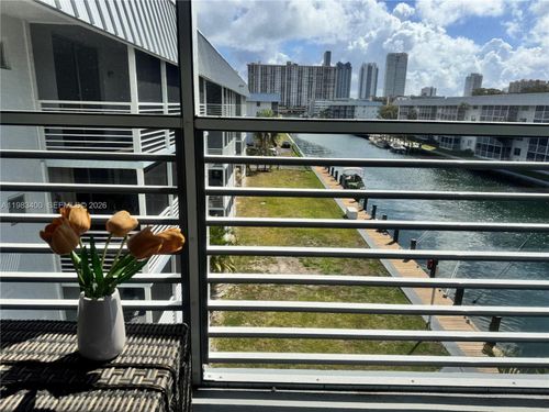 aptd406-3600 NE 170 St., North Miami Beach, FL, 33160 | Card Image