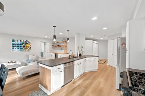 3195 Cypress Ct, MONMOUTH JUNCTION, NJ, 08852-2106 | Card Image