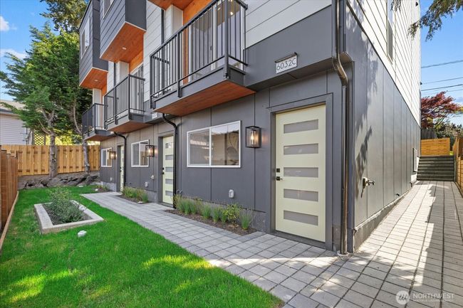 A - 6032 42 Nd Ave Sw, Townhouse with 3 bedrooms, 3 bathrooms and null parking in Seattle WA | Image 23