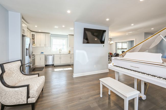 A - 20 Lower Rocks Ln, Condo with 3 bedrooms, 3 bathrooms and null parking in Norwalk CT | Image 5