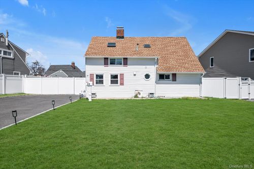 29 Cutter Ln, Levittown, NY, 11756-4101 | Card Image