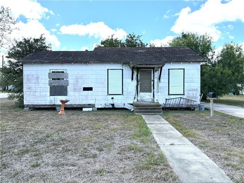 428 E Avenue G, Robstown, TX, 78380-2748 | Card Image