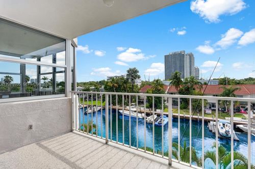 4e-16565 Ne 26th Ave, North Miami Beach, FL, 33160-4036 | Card Image