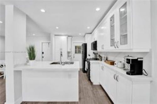 apt-213-4100 N 58th Ave, Hollywood, FL, 33021-1532 | Card Image