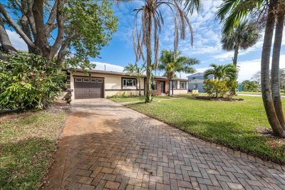 433 S Neptune Drive, House other with 4 bedrooms, 3 bathrooms and null parking in Satellite Beach FL | Image 2