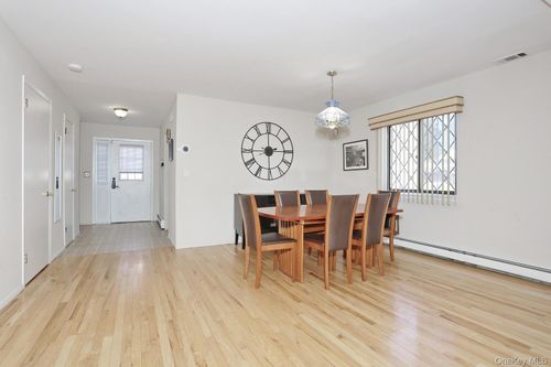 25 Buckingham Ct, Pomona, NY, 10970-3704 | Card Image