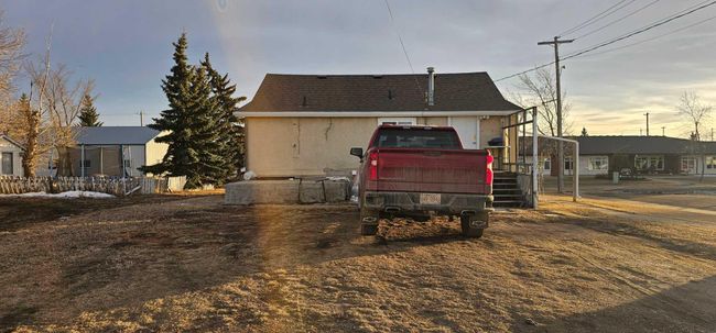 4901 49 Avenue, Home with 5 bedrooms, 2 bathrooms and 2 parking in Castor AB | Image 2