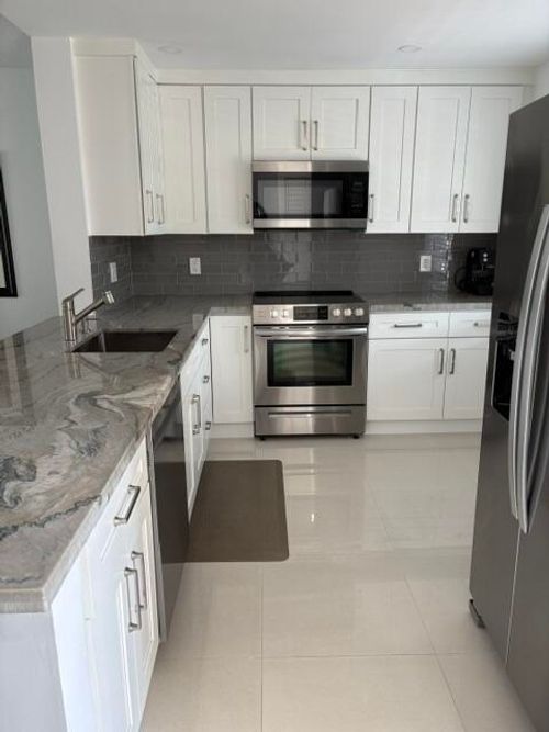 203-424 Se 10th St, Dania Beach, FL, 33004-4537 | Card Image