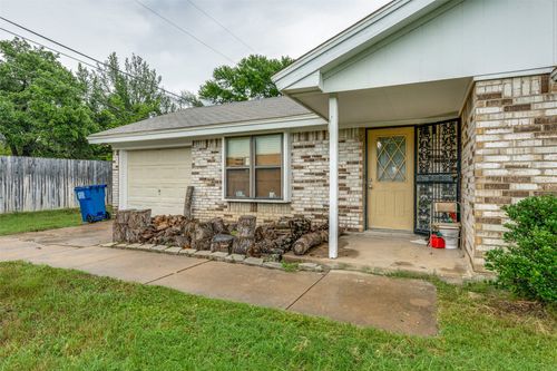 101 Gordon Dr, Azle, TX, 76020-4415 | Card Image