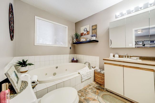 1709 East Hillcrest Drive, House other with 4 bedrooms, 3 bathrooms and null parking in Hillcrest AB | Image 20