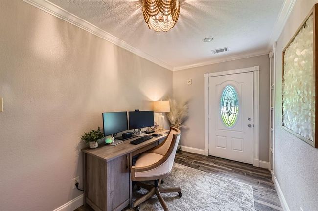 Office/den with its own entrance | Image 12
