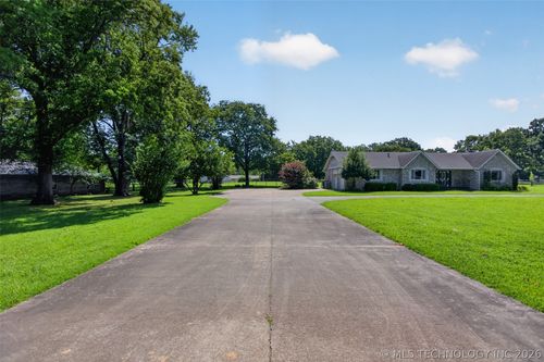 1102 N Delaware St, Chouteau, OK, 74337-3640 | Card Image