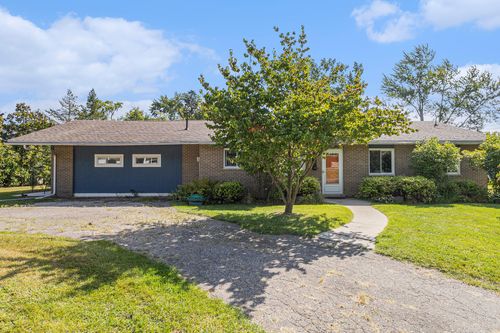 2160 Newport Ct, Wolverine Lake, MI, 48390-2430 | Card Image