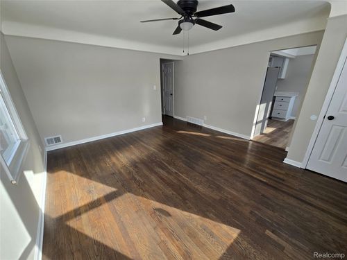 816 London Ave, Lincoln Park, MI, 48146-3119 | Card Image