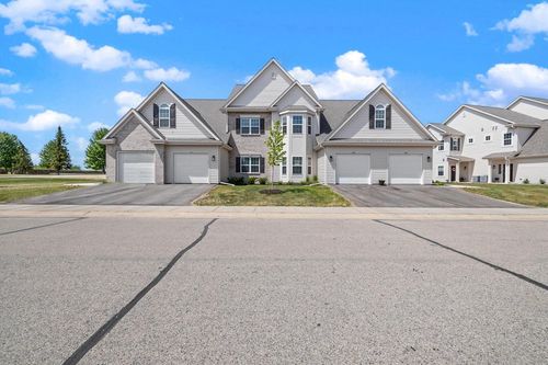 420-1-1881 Woodland Way, Slinger, WI, 53086 | Card Image