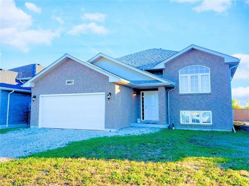1057 Aspen Ridge Cres, Belle River, ON, N0R1A0 | Card Image