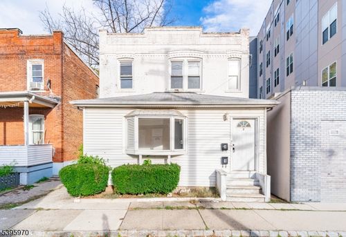 2 Drake St, Bound Brook, NJ, 08805-1904 | Card Image