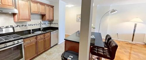 15m-2 Hawthorne Pl, Boston, MA, 02114-2350 | Card Image