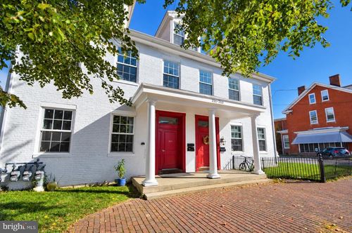 211 E Union St, BURLINGTON, NJ, 08016-1720 | Card Image