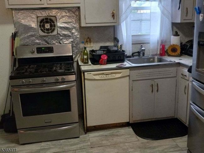 1368 E 2 Nd St, House other with 3 bedrooms, 1 bathrooms and null parking in Plainfield NJ | Image 9