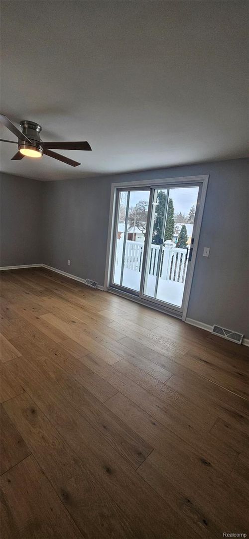 31275 Saratoga Avenue, Warren, MI, 48093 | Card Image