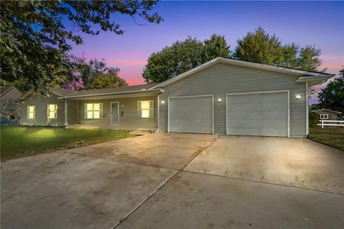 407 E Richardson St, Gallatin, MO, 64640-1425 | Card Image