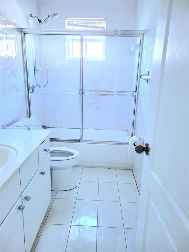 14246 Sw 21 St Ter, House other with 5 bedrooms, 3 bathrooms and null parking in Miami FL | Image 14