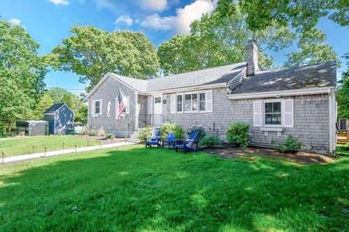 8 Highland View Ave, Mattapoisett, MA, 02739-2331 | Card Image