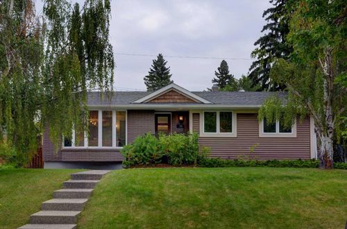 82 Gladys Ridge Road Sw, Calgary, AB, T3E4J1 | Card Image