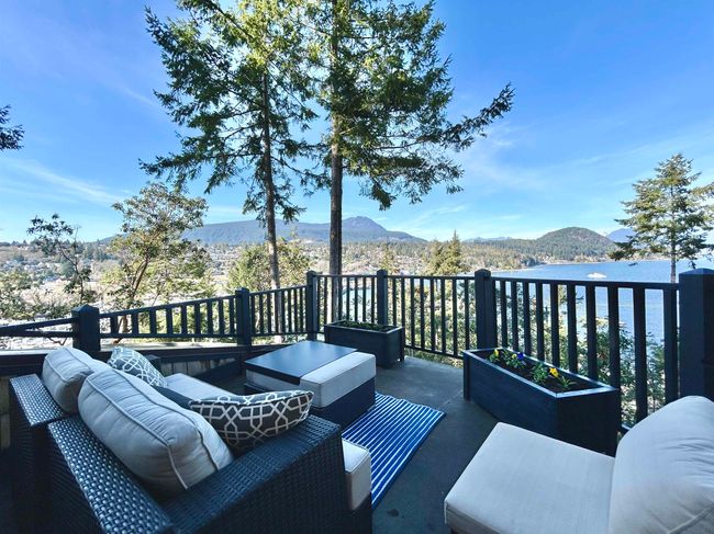 395 Skyline Drive, House other with 3 bedrooms, 2 bathrooms and 2 parking in Gibsons BC | Image 5