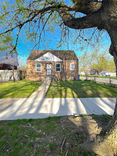 20115 Pelkey St, Detroit, MI, 48205-1100 | Card Image