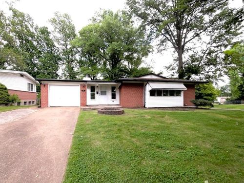 1590 Bay Meadows Dr, Florissant, MO, 63033-2652 | Card Image