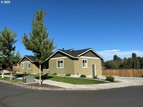 490 Ne Brookstone Dr, Prineville, OR, 97754-3220 | Card Image