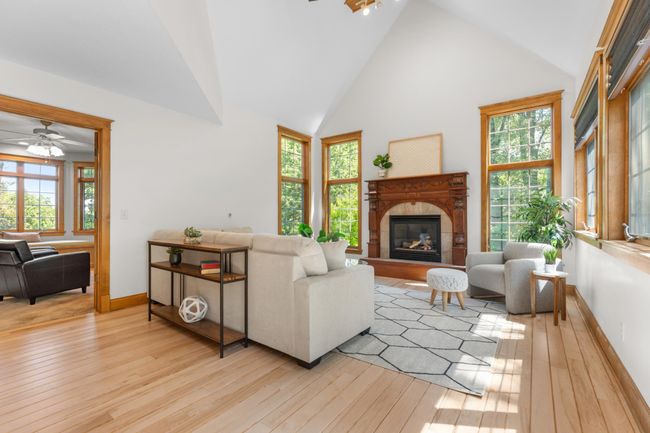 Living Room | Image 11