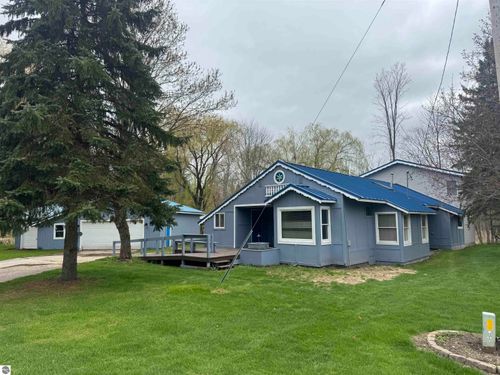 337 Henderson Ct, Cadillac, MI, 49601-8579 | Card Image